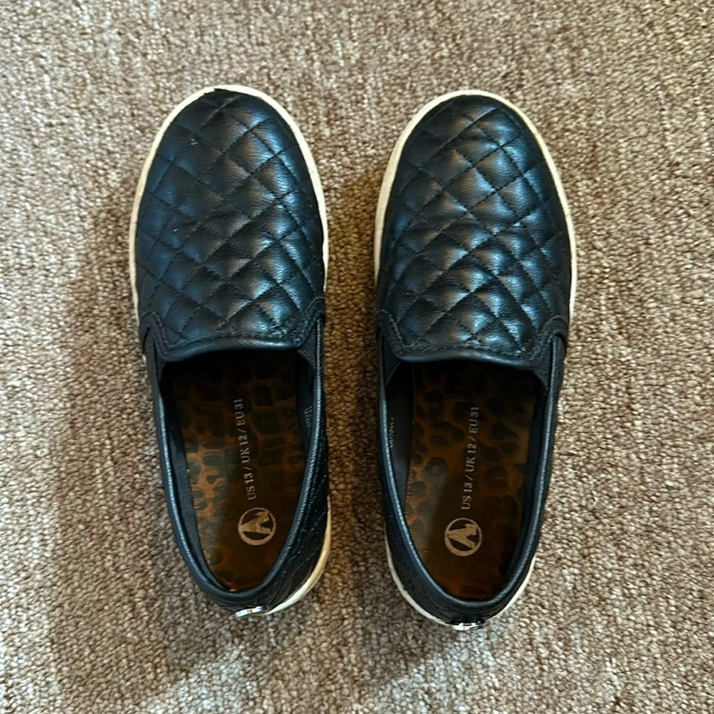 Girls black quilted slip-on shoes - Picture 2 of 4